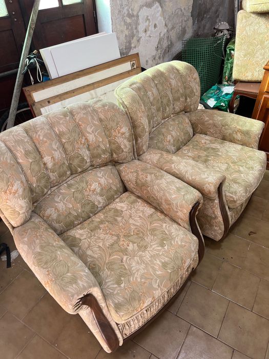 Sofá Cama com Colchão e Poltronas