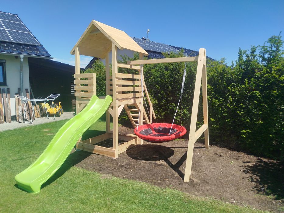 Drewniany plac zabaw