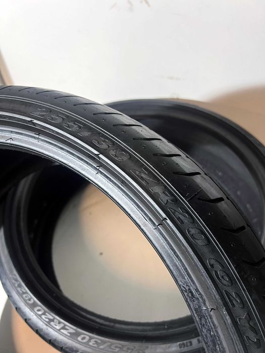 Pneus Pirelli Pzero - 255/30/20 - Muito Bons