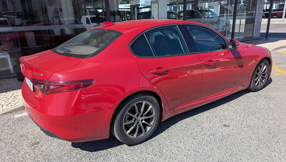 Carro Alfa Romeu Julia JTD 180cv