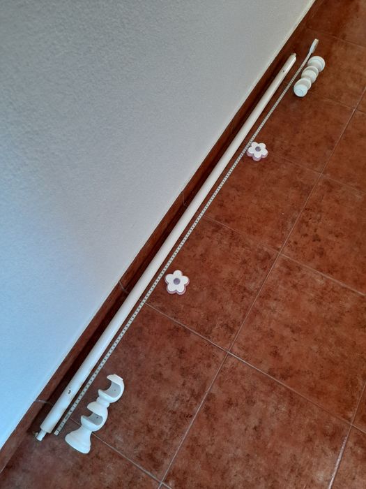 Varão de cortinado de quarto de menina