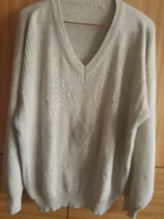 Sweter męski w serek