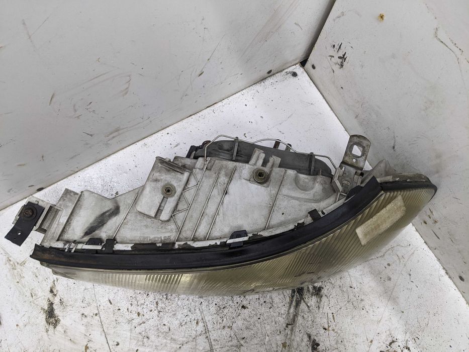 Ford Mondeo MK2 Lampa Lewy Przód Lewa Przednia