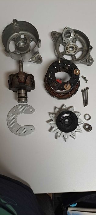Alternadores -Um para Citroen 2CV, outro para Toyota Corolla Clássico