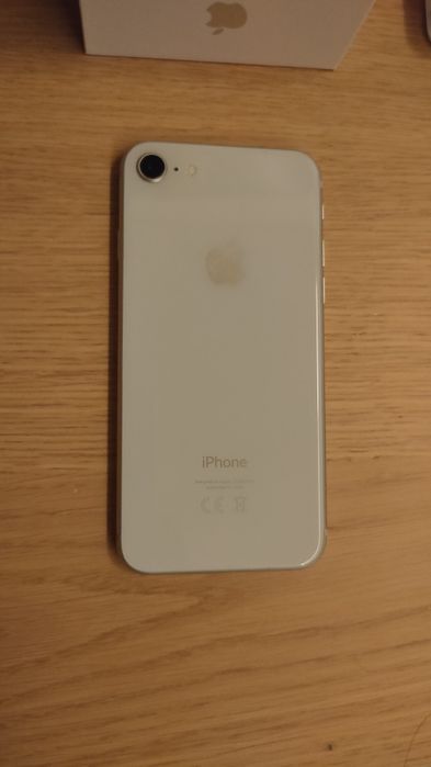 iPhone 8 64 GB com caixa