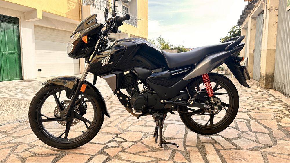 Honda CBF 125cc ano 2023 com menos de 10.000 km