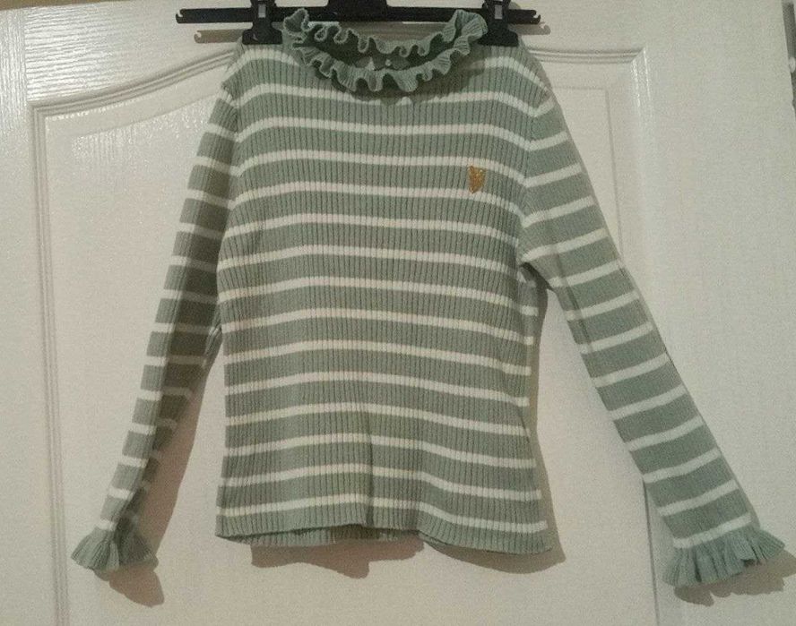Зелена в смужку кофтинка на дитину 9-10 років
