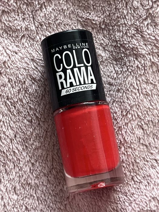 Czerwony lakier do paznokci maybelline