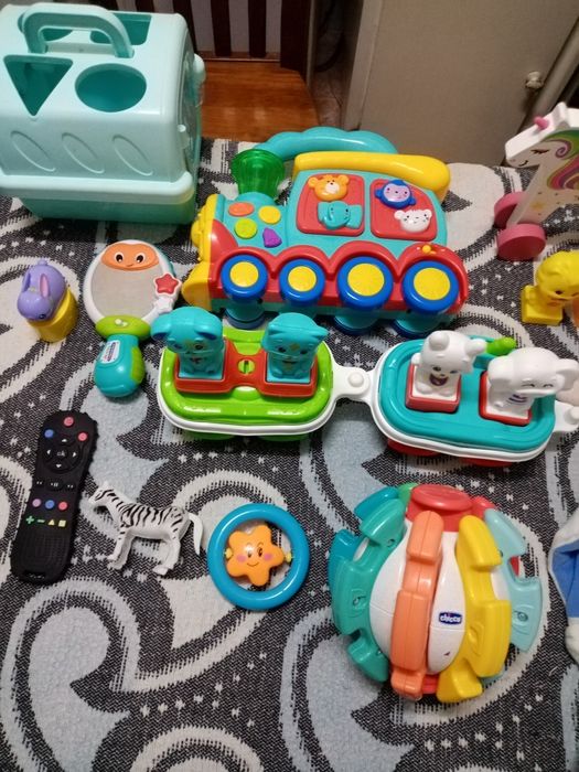 Brinquedos para bebé e criança