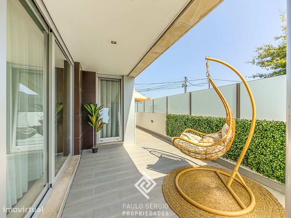 T3 Praia Madalena com terraço e Box 2 viaturas