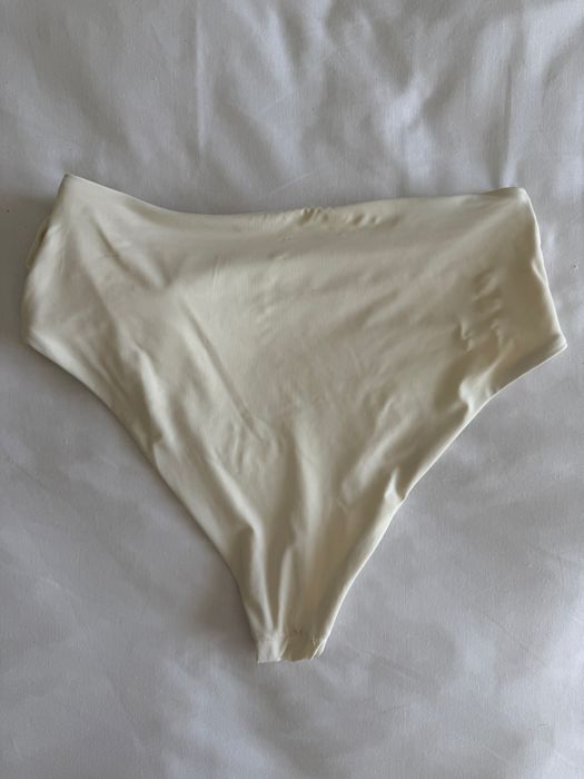 Biały strój kąpielowy dwuczęściowy z różą wysoki stan marszczone S 36