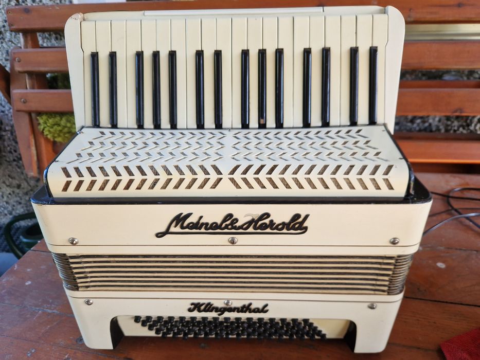Akordeon Maineherold 80 basowy