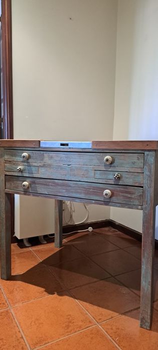Mesa de Ourives  em perfeito estado