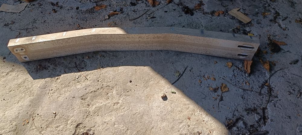 Продам усілитель бампера заднього на Toyota haylander