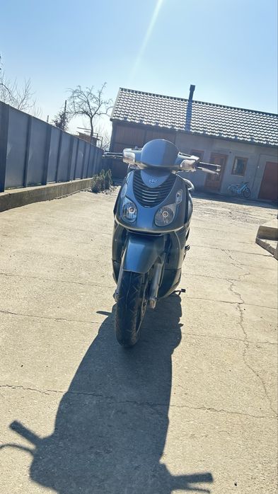 Продається скутер Piaggio carnaby 200 2009