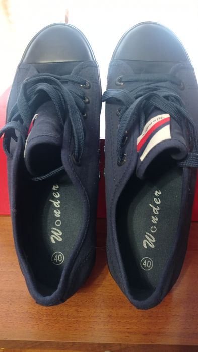 Нові кеди на хлопчика