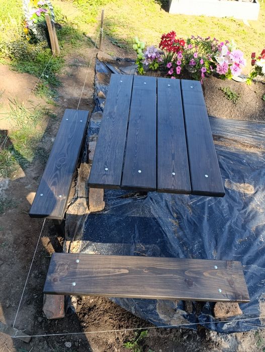 Лавочка на кладовище