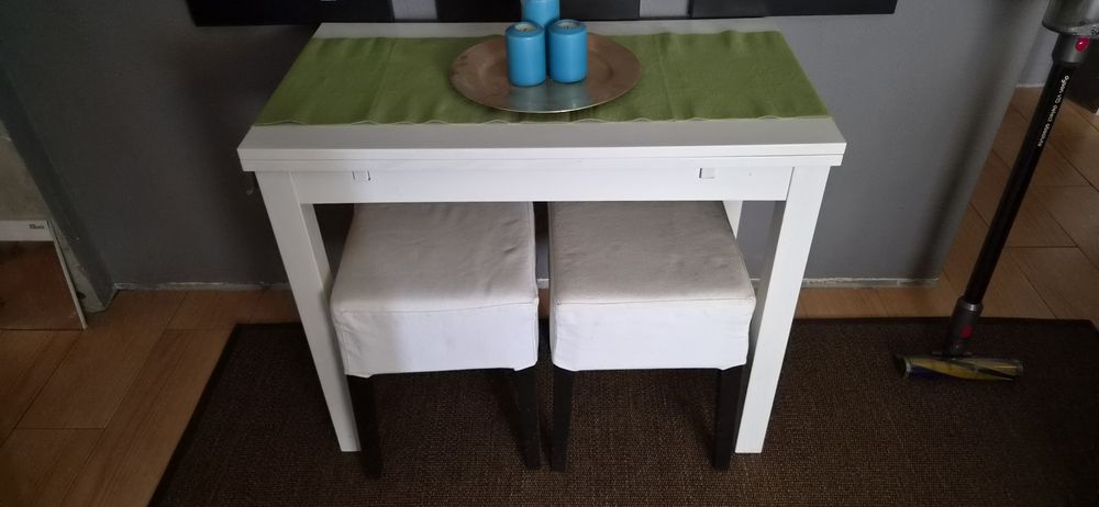 Mesa Compacta Extensível + 2 bancos