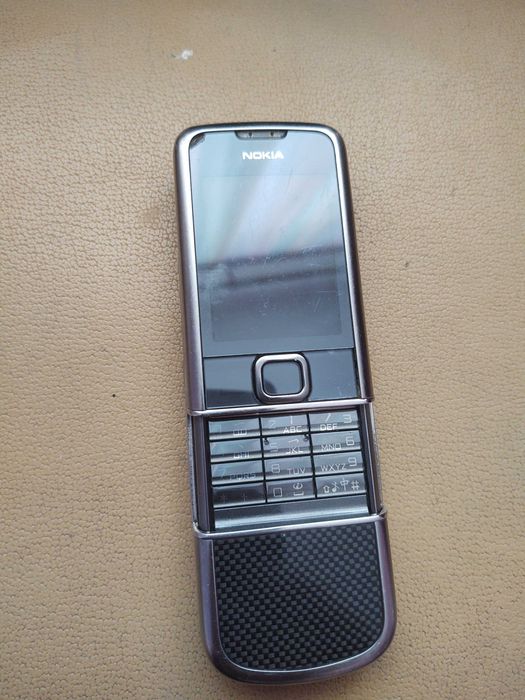 Nokia 8800 karbone