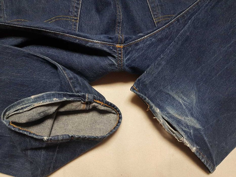 LEVI'S - 501 roz. W42L34 (42X32) pas 110 cm  (przetarte doły) ^
