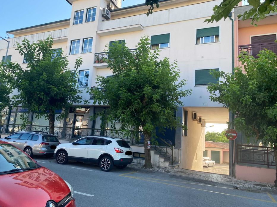 Apartamento T2 para Arrendar - R. Dr. David Almiro Vale 78 - Tondela