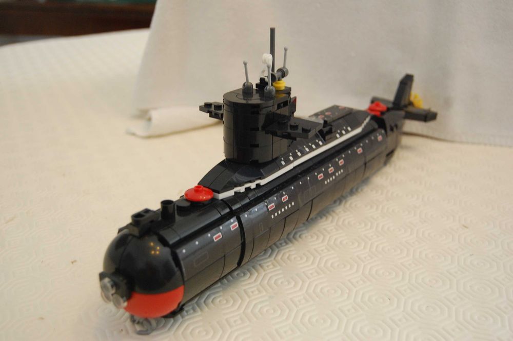Submarino construído em blocos de contrução tipo Lego