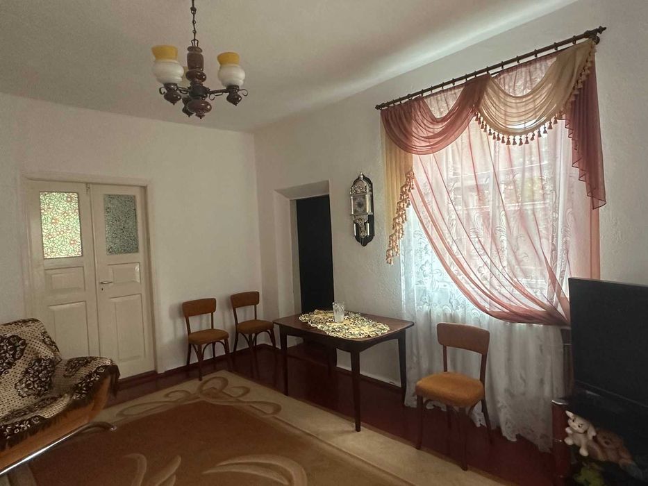 Продаж будинку в Сутисках