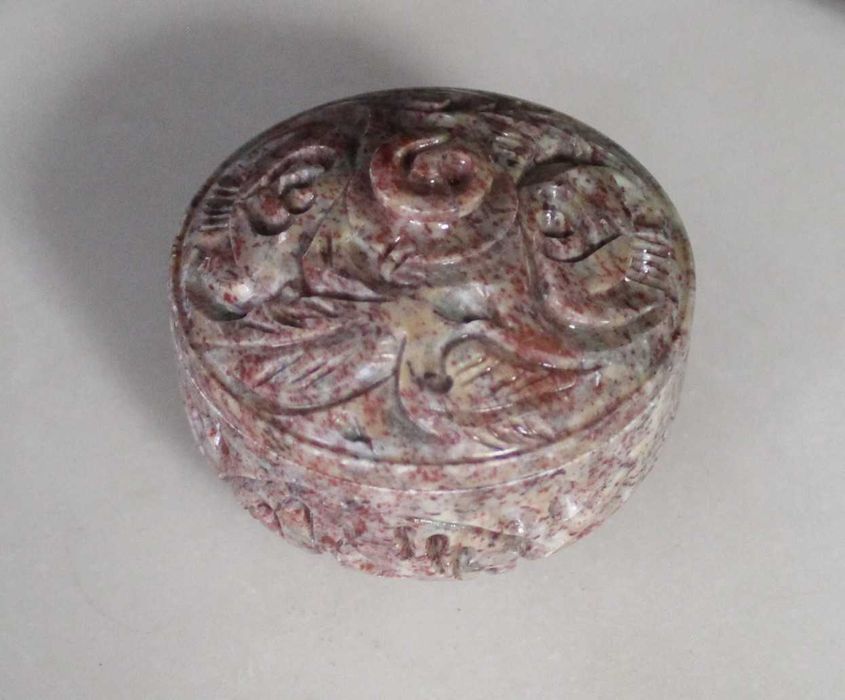 Caixa de pedra sabão vintage, esculpida à mão, com tampa