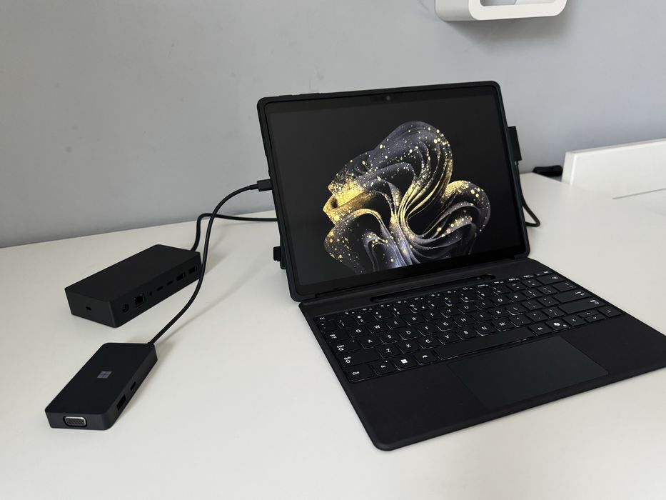 Microsoft Surface Pro 11 OLED X Elite 16/512 + etui + 3mk + GW 2027