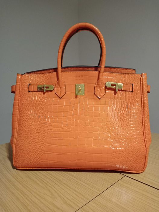 Mala de senhora laranja – como nova