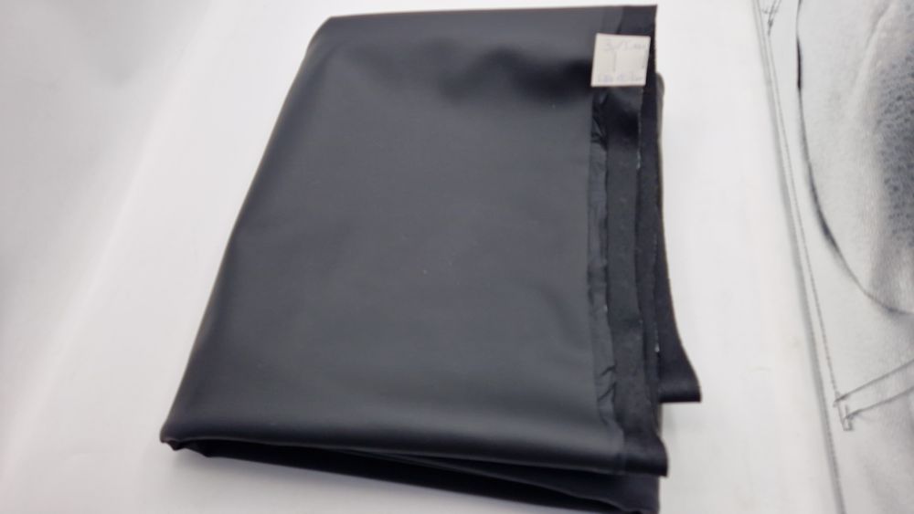 Tkanina czarna gumowana kupon 3,15 m.x 150 cm.