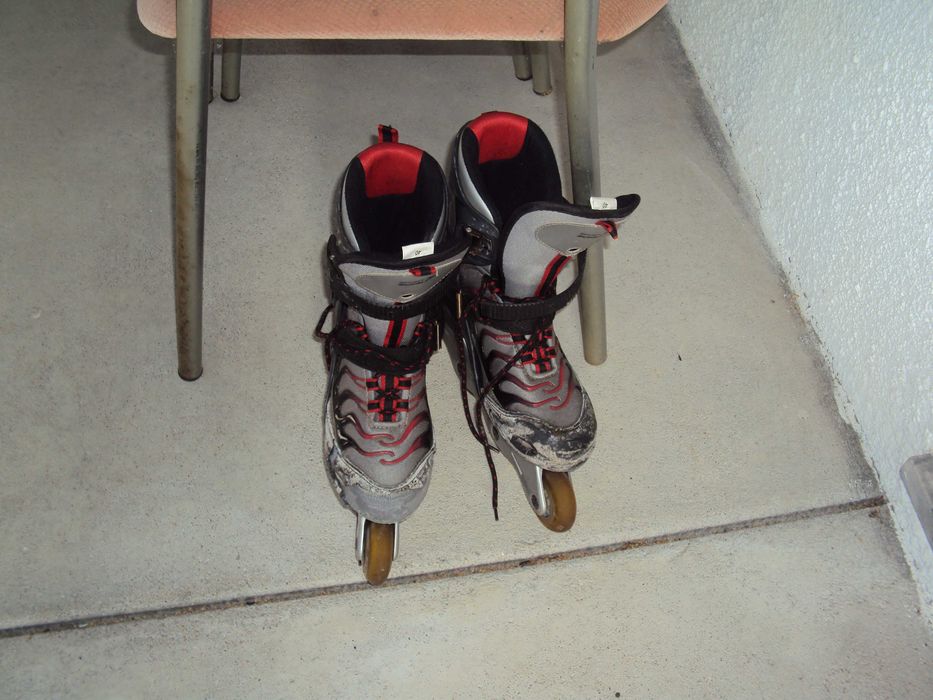 Um par de patins em linha para uma boa aprendizagem