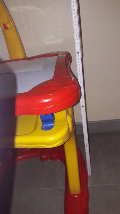 Stolik z projektorem