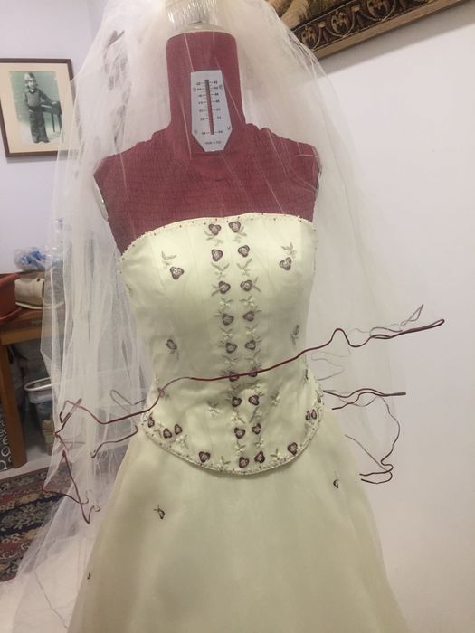 Vestido de noiva em ótimo estado (usado uma vez)