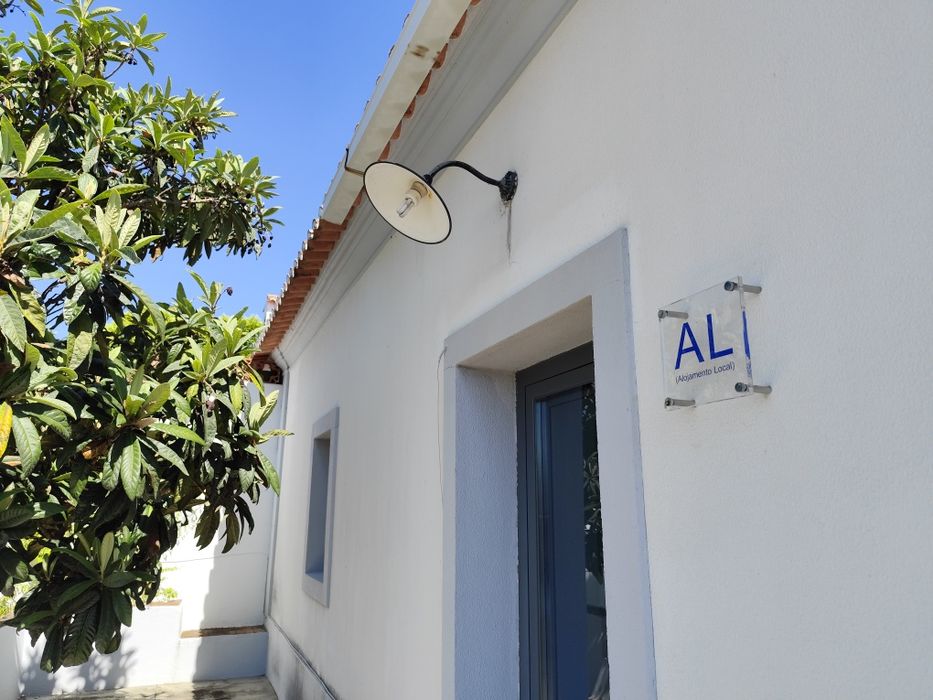 Casa rústica com uso exclusivo de piscina, que aceita animais