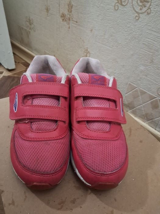 Взуття кросівки для дівчинки 34 розмір