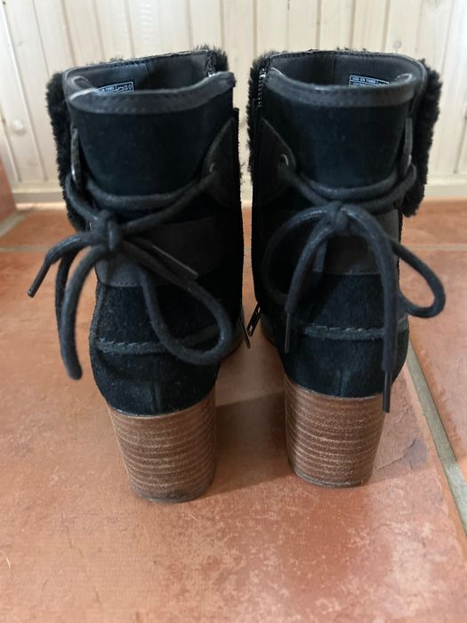 Botas Ugg de senhora com salto