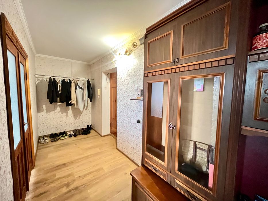 № Продам 3 к квару центр Рівного 3 пов. цегла, утеплена!
