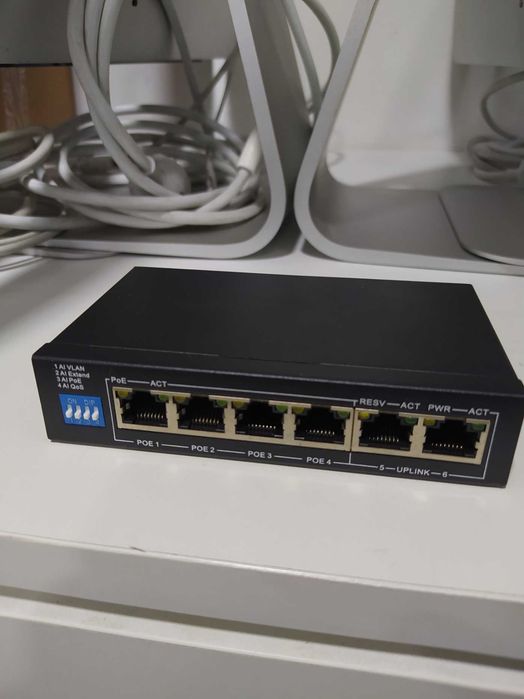 Switch Safire SF-SW0604POE-60 POE 2x 10/100M Uplink + 4x POE 10/100 Port Ideal para CCTV em bom estado