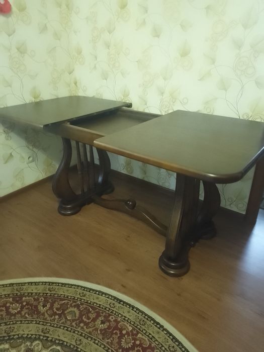 обідній стіл для вітальні