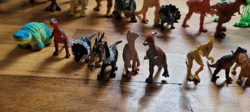 Zestaw 29 dinozaurów + rośliny