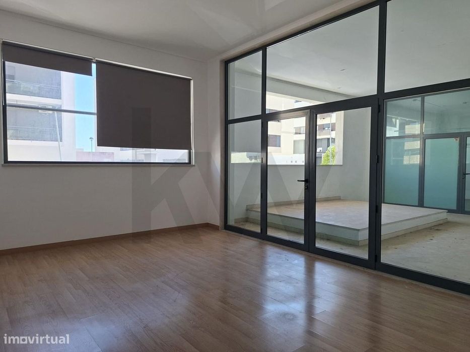 Loja em Santo António dos Cavaleiros - O espaço certo para fazer cresc — Santo António Dos Cavaleiros E Frielas, Lisboa