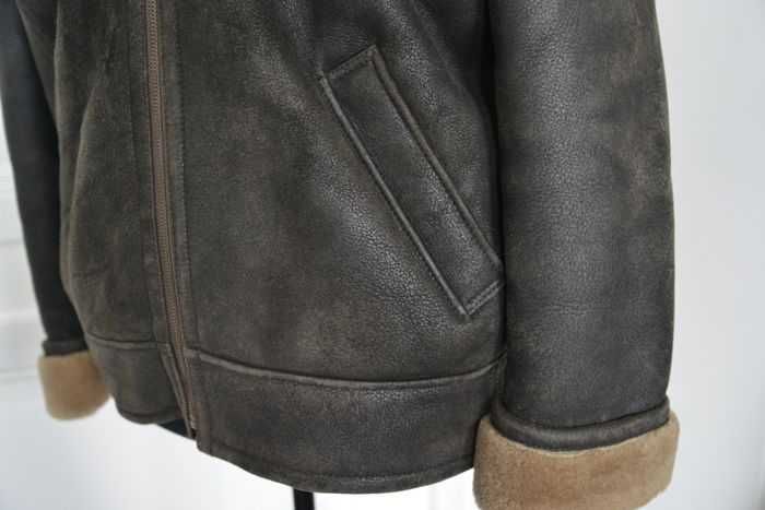 Blusão estilo aviador em pele de ovelha