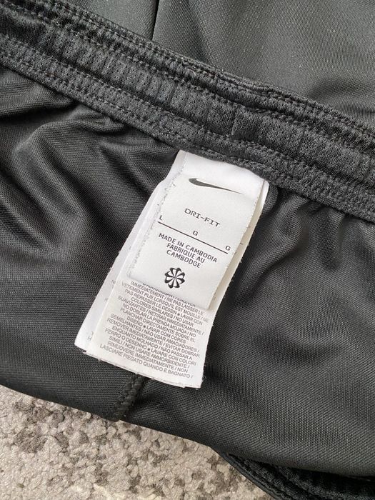 Л розмір Шорти Nike dri fit темно білого кольору з нових колекцій