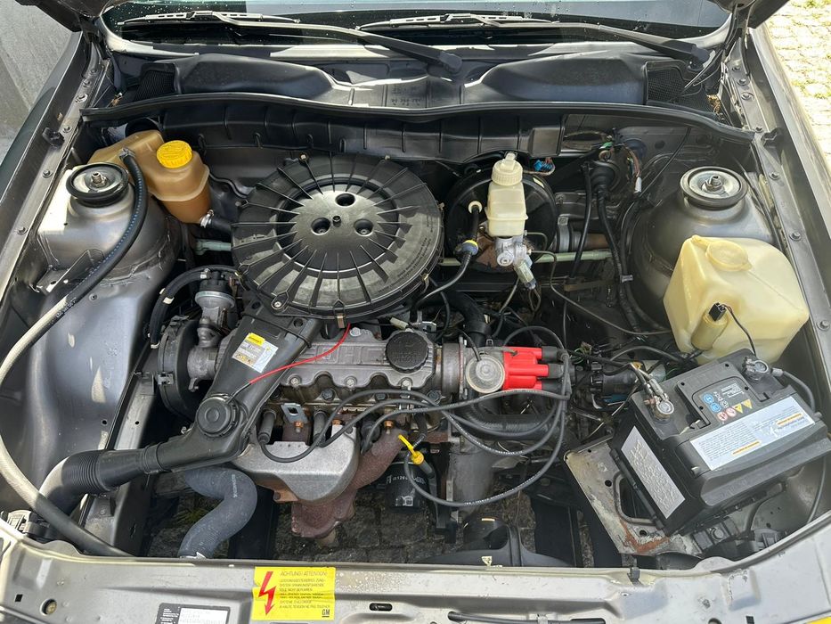 Opel Vectra A gasolina  1990. 141 mil km original. motor original em ótimo estado. freios novos.