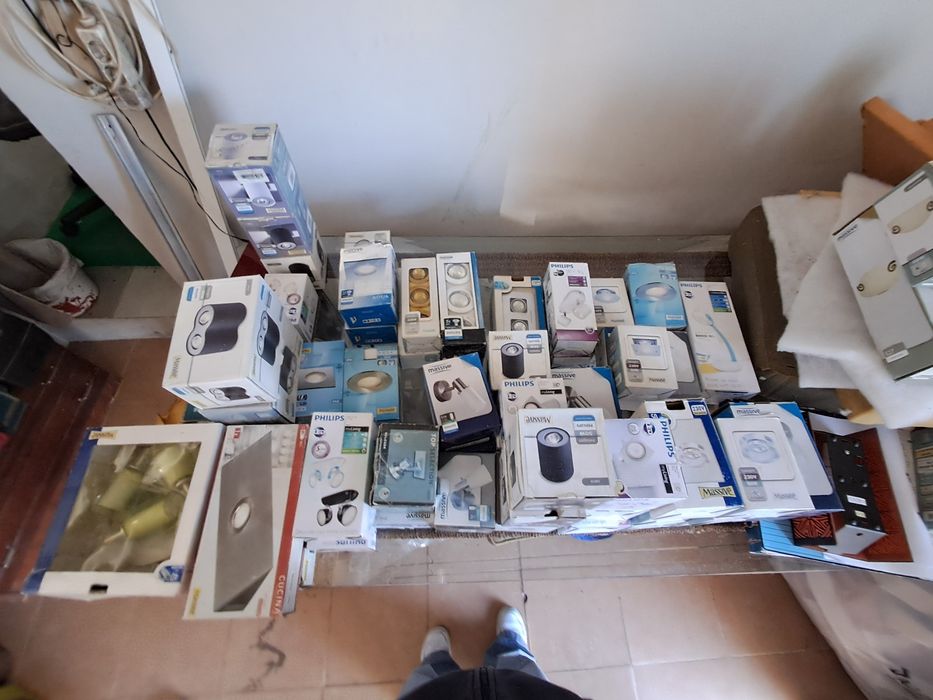 Candeeiros novos em caixa