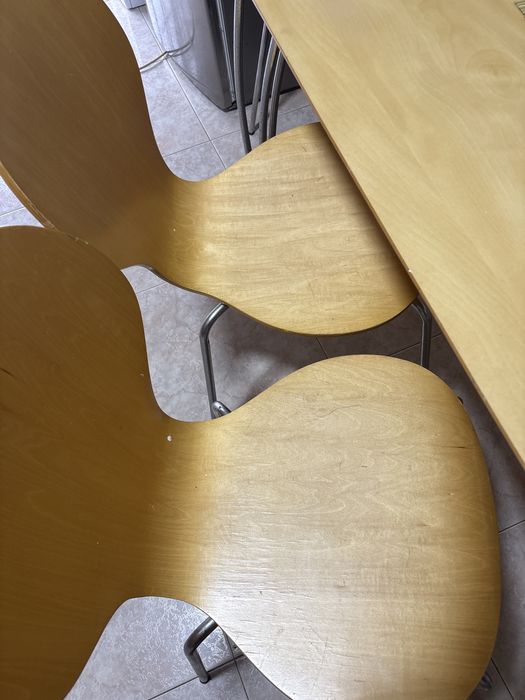 RESERVADA- Mesa de cozinha com 4 cadeiras