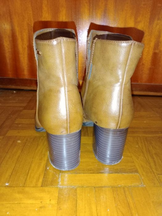 Botas tamanho 37 cor mel
