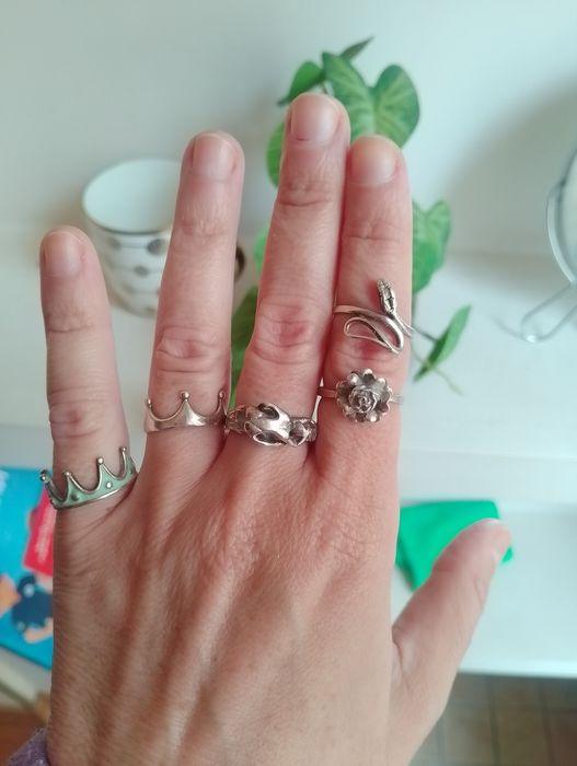 Продам недорого кольца,серьги и браслеты серебро 925 пробы