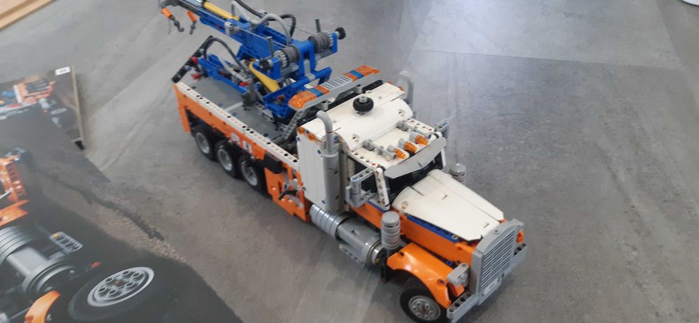 LEGO 42128 Technic Ciężki Samochód Pomocy Drogowej